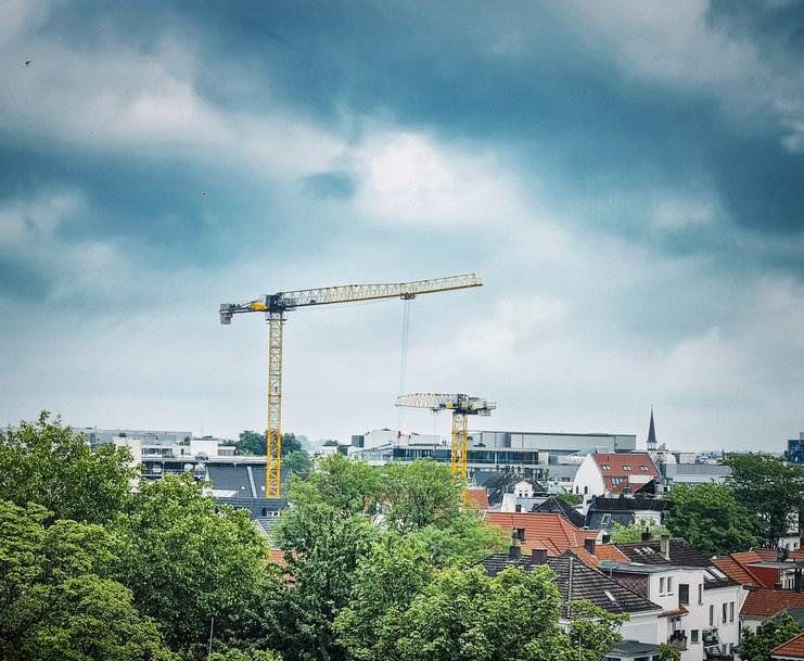 Hüffermann Krandienst: Liebherr flat-top cranes demonstrate their versatility